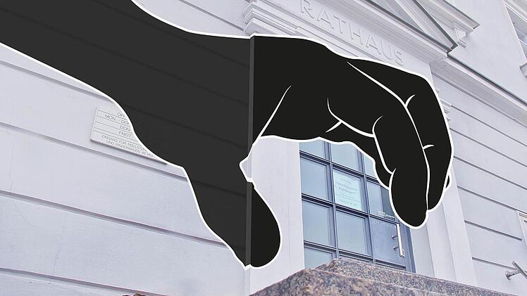 Jahrelang soll ein Rathausmitarbeiter in Höchstadt in die Stadtkasse gegriffen haben. Im November wird der Fall am Amtsgericht Erlangen verhandelt. Foto: C. Bauriedel/Illustration: F. Schäfer