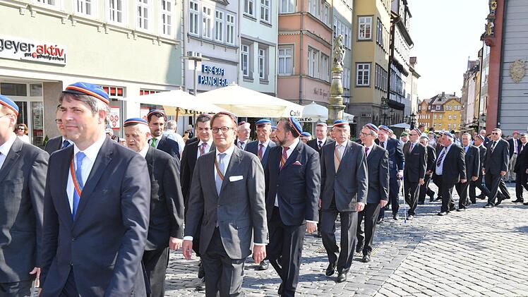 Impressionen vom Einzug am Freitagnachmittag.  Foto: Ronald Rinklef