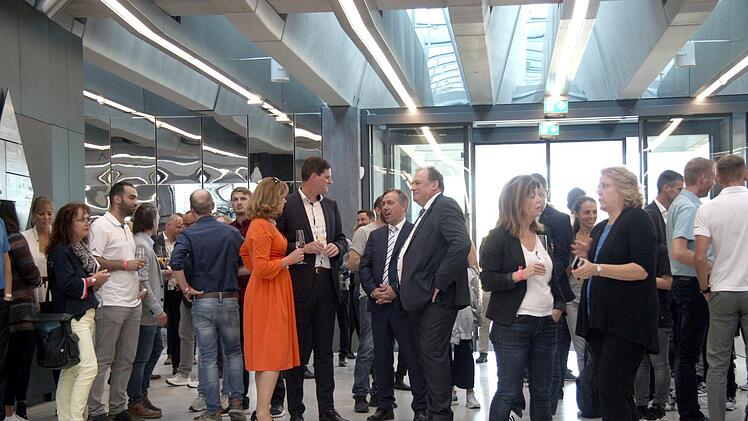 Impressionen von der Einweihung des "Halftime"     Foto: Richard Sänger