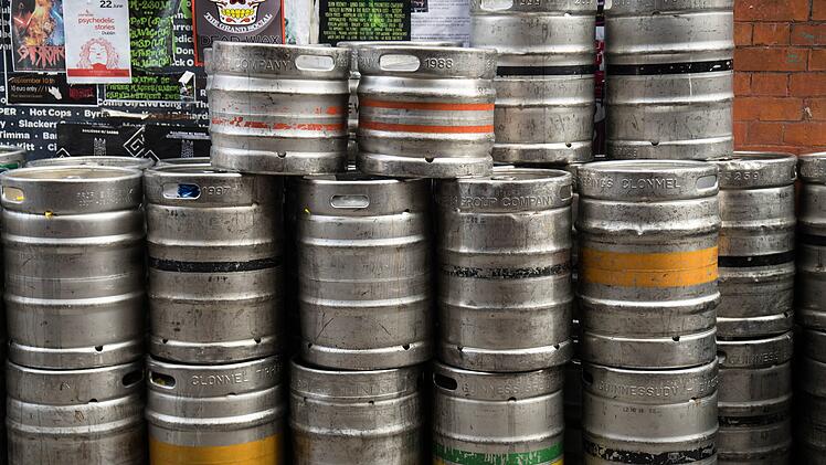 Bierfässer. Symbolfoto: TuendeBede/Pixabay