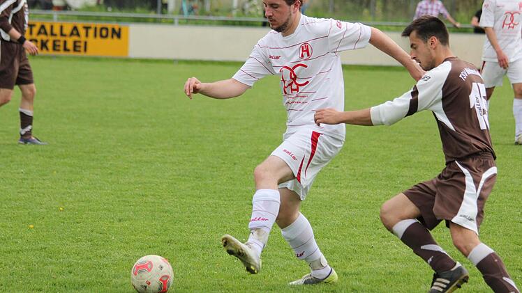 Letzte Chance im Abstiegskampf: Simon Kiemer und sein TSV Hohenfeld brauchen dringend zwei Siege, um nicht abzusteigen. Foto: Krumpholz