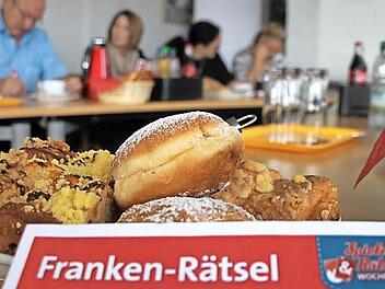 Beim Quiz-Frühstück in der BR-Redaktion gab es Nahrung für den Körper und - in Form von fränkischen Quizfragen - für den Geist. Foto: Thomas Heuchling