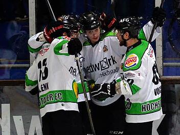Nicht immer schön, am Ende aber erfolgreich: Die Höchstadt Alligators haben den ersten Vergleich mit dem TEV Miesbach mit 4:2 gewonnen.  Foto: Picturedreams