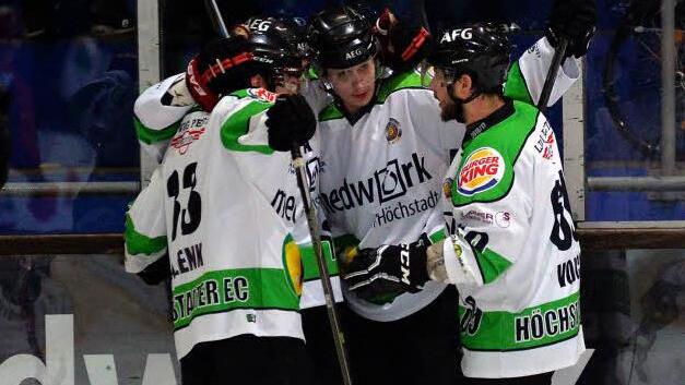 Nicht immer schön, am Ende aber erfolgreich: Die Höchstadt Alligators haben den ersten Vergleich mit dem TEV Miesbach mit 4:2 gewonnen.  Foto: Picturedreams