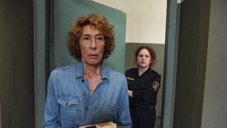 Gloria Almeda (Adele Neuhauser) kommt nach zehn Jahren aus dem Gef&auml;ngnis frei. Nun sinnt sie auf Rache an ihrer Familie.