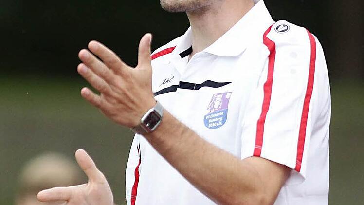 FCE-Coach Roberto Pätzold gibt Anweisungen.