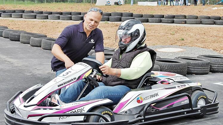 Vor dem Start bekommt jeder Fahrer eine genaue Einweisung. Foto: Sigismund von Dobschütz