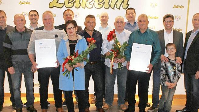 Ehrungen bei der Brauerei Leikeim; im Bild (von links) Ulrich Leikeim, Hans Göbel, André Stirbati, Roland Pol, Norbert Berthold, Petra Häußinger, Stefan Müller, Markus Hahn, Günter Rössner, Ulrich Göpfert, Firmenchef Andreas Leikeim mit Sohn Paul und Geschäftsführer Udo Schirmer Foto: Roland Dietz