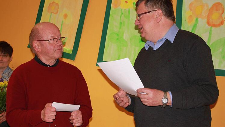 u einer letzten Vorstandssitzung "im kleinen Kreis, bei einem Bayernspiel in München" ludt Vorsitzender Hans-Werner Steger den langjährigen Kassier und großen Bayernfan Manfred Gessner (links) ein. Der freute sich sichtlich.