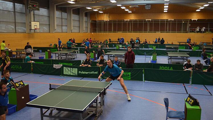 Eine makellose Bilanz: Zwar stehen noch drei Partien aus, der Aufstieg in die Tischtennis-Landesliga ist der DJK Eggolsheim um Ales Brandtl nach 15 Siegen aber nicht mehr zu nehmen.  Fotos: DJK Eggolsheim