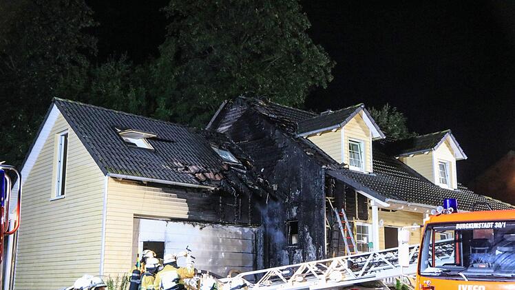 Ein Fahrzeugbrand hat am Mittwoch in Weismain einen enormen Schaden verursacht. Foto: NEWS5 / Merzbach