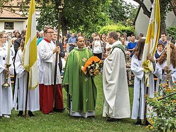 James Nangachiveettil (Mitte) zieht im September nach Höchstadt um. Foto: Heinrich Schmidt