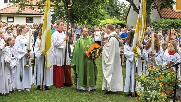 James Nangachiveettil (Mitte) zieht im September nach Höchstadt um. Foto: Heinrich Schmidt