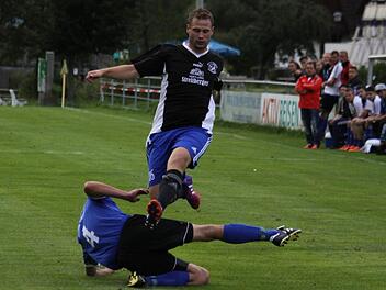 Bernd Audenrieth führte zu dieser Saison die Vierer-Kette bei der SpVgg Muggendorf ein. Eine erfolgreiche Maßnahme: Bislang hat der Tabellen-Zweite der A-Klasse 3 erst drei Gegentore kassiert. Am Samstag geht es für ihn und sein Team um 17 Uhr zum Topspiel zur DJK Willersdorf.  Foto: Uwe Kellner