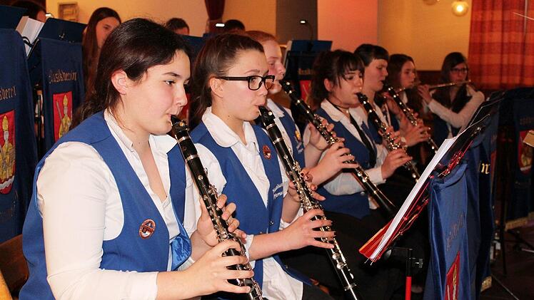 Dieses Holzbläser-Ensemble trug mit seinen klaren Klängen und einer sicheren Tonwiedergabe zum Erfolg des Pfarrweisacher Musikvereins bei.