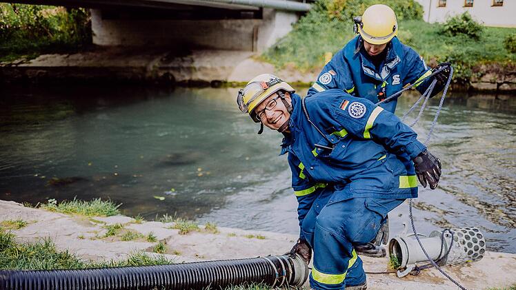 Ehrenamtliche des THW in Behringersm&uuml;hle bei der Arbeit. Foto: Nicole Endres/THW Forchheim