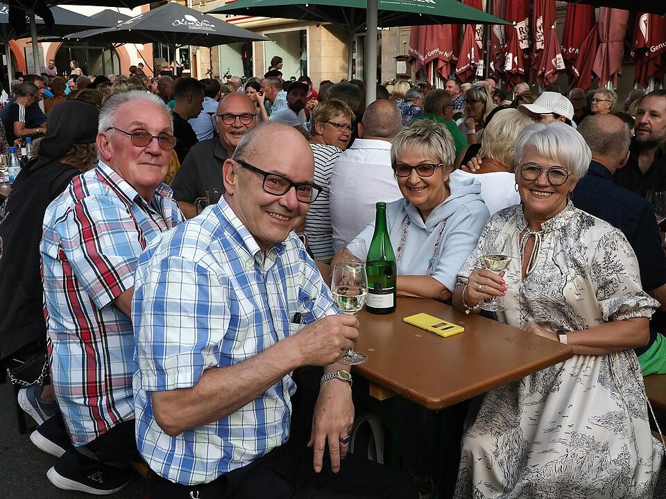 Authentische Saaletal-Weine, Spitzen-Bands und kulinarische Köstlichkeiten.