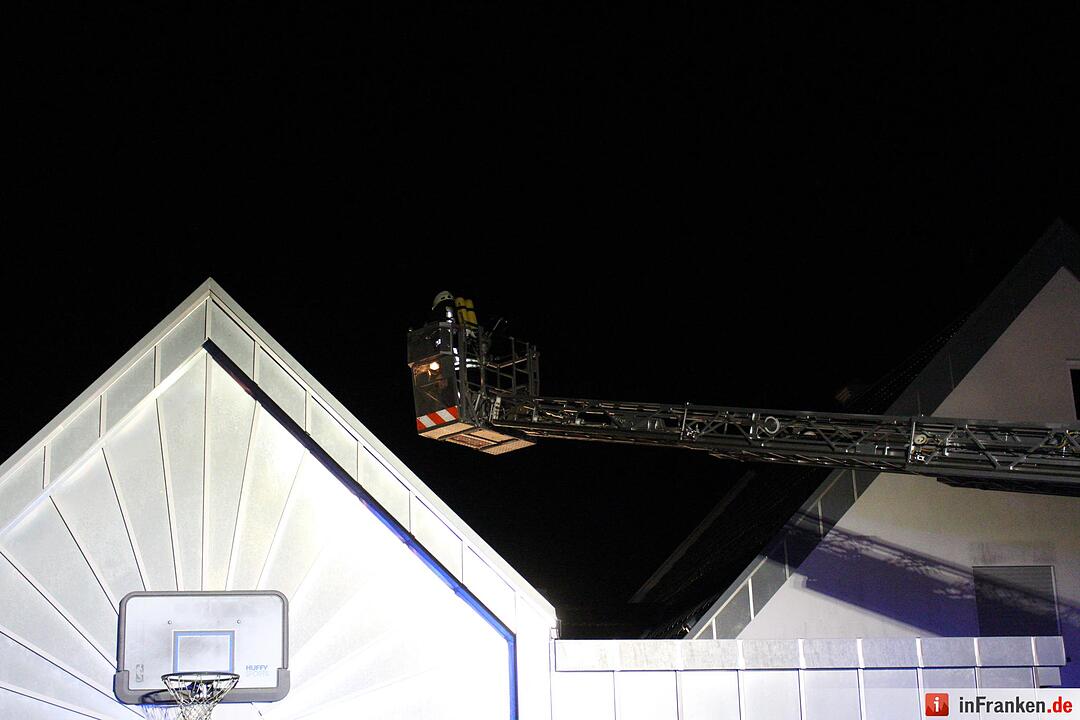 Anbau von Garage in Vollbrand