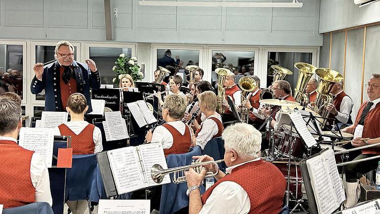 Die Trachtenkapelle Weiperz spielte ein Frühlingskonzert im Kur-stift in Bad Brückenau.