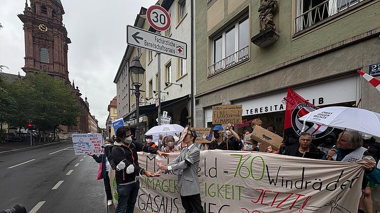 Klausurtagung der Koalitionsfraktionen: Gegendemonstranten protestieren vor Hotel