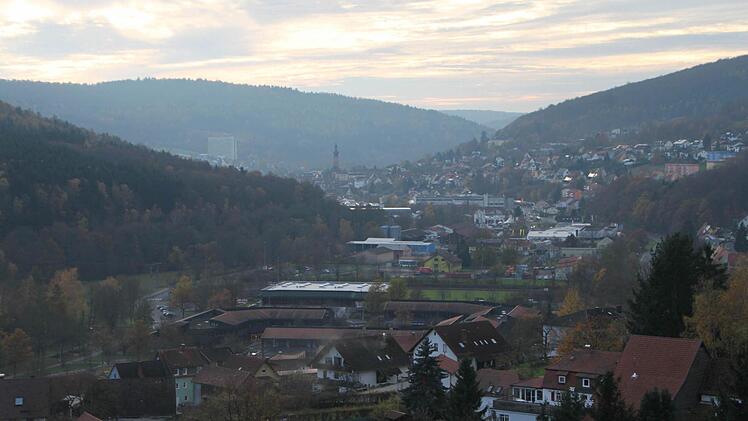 ... und genießt den Blick über das Tal. Foto: Ulrike Müller