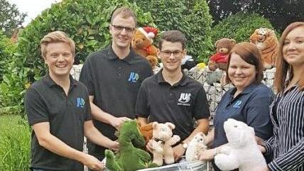 Die Junge Union sammelt Pl&uuml;schtiere f&uuml;r Fl&uuml;chtlingskinder. Foto: p