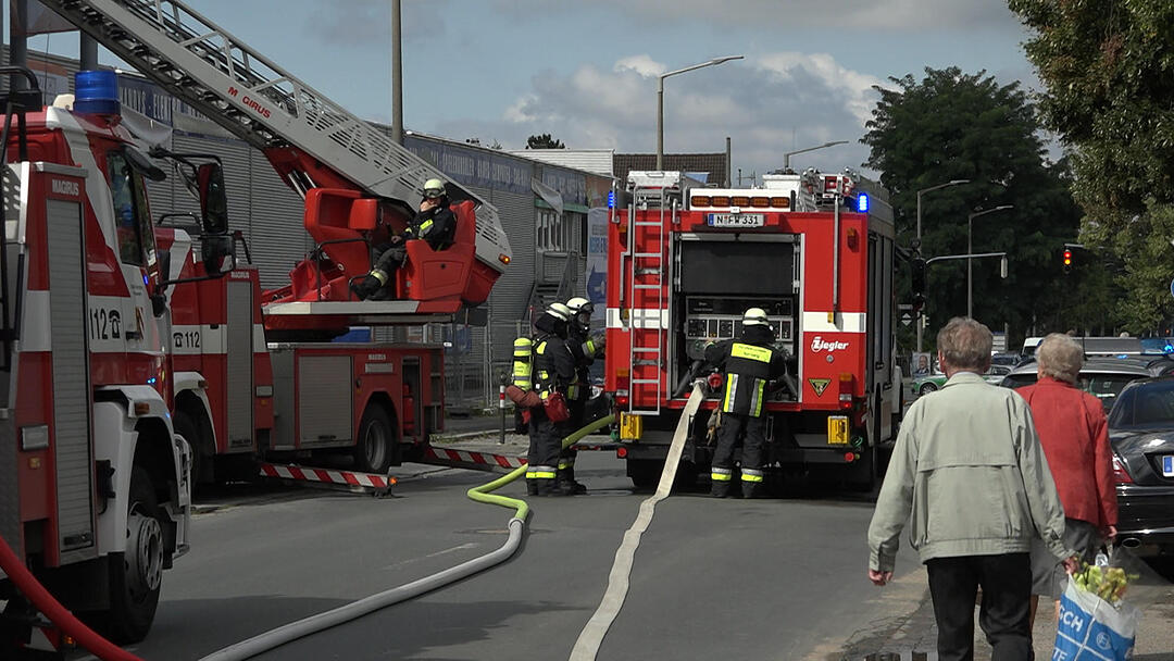 Feuer in Elektromarkt in Nürnberg-Thon