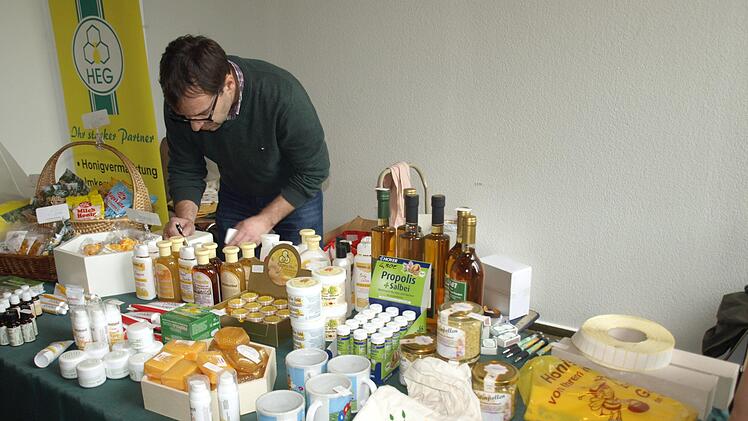 Zahlreiche Produkte rund um den Honig und die Honigproduktion gab es an diesem Stand.Susanne Deuerling