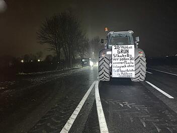Traktoren blockieren Aldi-Zentrallager