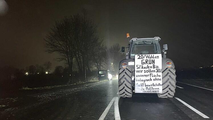 Traktoren blockieren Aldi-Zentrallager