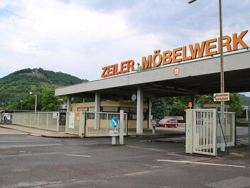Die Zufahrt zum Zeiler Möbelwerk: In wenigen Wochen wird das Werk geschlossen, die Firma ist pleite. Fotos: Franziska Rieger