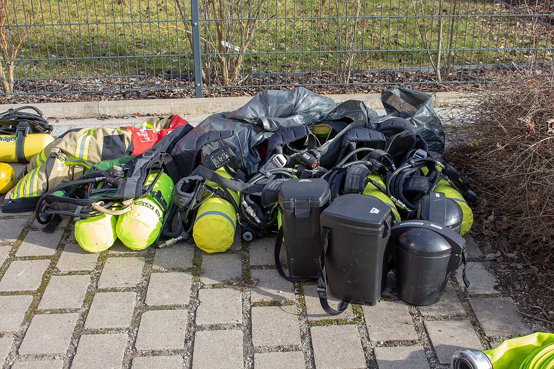 Markt Erlbach:  Brand in Einfamilienhaus – Vater und Sohn verletzt