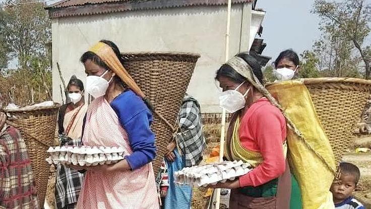 Der noch junge Verein „Khublei – Hilfe für Nordost-Indien“ kann durch seine Partner vor Ort Lebensmittel und Masken an Bedürftige ausgeben.