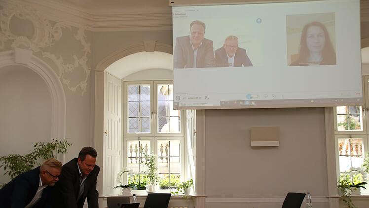 Dass jede Hilfe willkommen ist, versicherte die Bürgermeisterin der Gemeinde Altenahr, Cornelia Weigand, die dem Pressegespräch per Videokonferenz zugeschaltet war.   Foto: Jürgen Gärtner