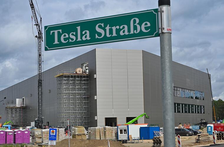 Legt Tesla die Batterieherstellung in Grünheide auf Eis?