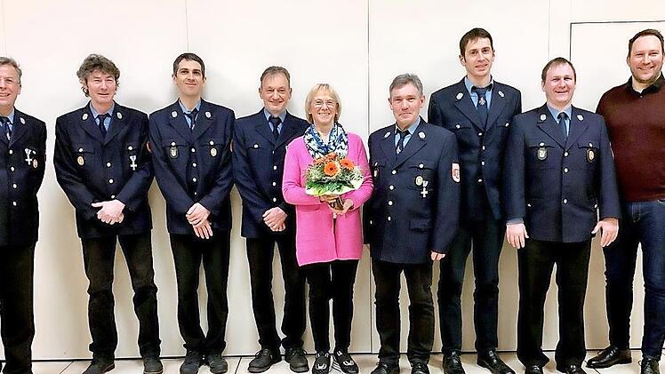 Vorsitzender Klaus Söllner, Zweiter Vorsitzender Peter Nüßlein, Matthias Vogel, Klaus Brehm, Monika Schmeußer, Norbert Dippold, Daniel Vogel, Christian Rehe und Bürgermeister Stefan Reichold freuen sich über die Ehrungen.
