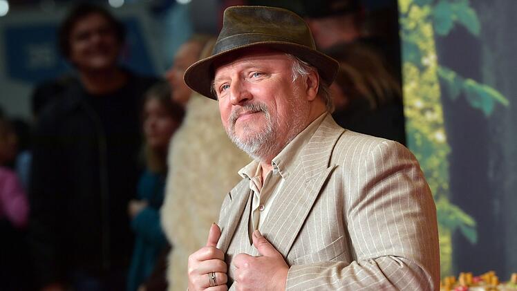 Er sei damals "fast gestorben": Im ARD-Magazin "Brisant" erzählte "Tatort"-Star Axel Prahl von einem einschneidenden Erlebnis aus seiner Kindheit.