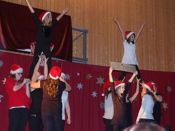 Weihnachtsballett und Akrobatik. Foto: Günther Straub