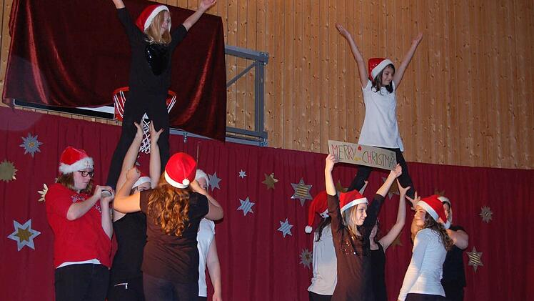 Weihnachtsballett und Akrobatik. Foto: Günther Straub