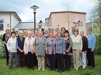 Die Hauptversammlung des Marienvereins Dörfles-Esbach war Anlass, langjährige Mitglieder zu ehren. Foto: Doris Weidner