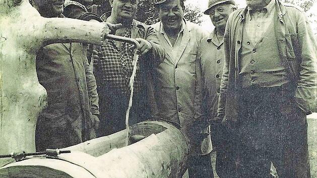 Fr&ouml;hliche Gesichter beim "Wasser marsch" anno 1984 in Bramberg (von links): der damalige Zweite Vorsitzende des Ha&szlig;bergvereins, Eduard Wohlfarth, Vorsitzender Rudi Bauer, der fr&uuml;here Vorstand Philipp H&auml;fner, Hans Holzberg, Gr&uuml;nder des Obst- und Gartenbauvereines Bramberg, Hans Schauer und Hans Pecht. Foto: Repro Alois Voigt