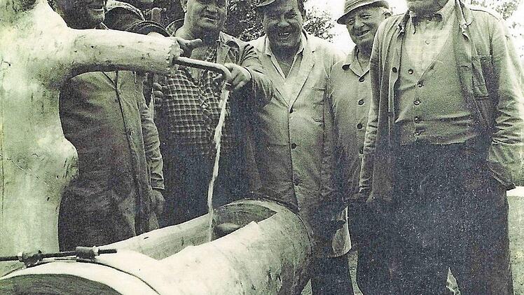 Fröhliche Gesichter beim "Wasser marsch" anno 1984 in Bramberg (von links): der damalige Zweite Vorsitzende des Haßbergvereins, Eduard Wohlfarth, Vorsitzender Rudi Bauer, der frühere Vorstand Philipp Häfner, Hans Holzberg, Gründer des Obst- und Gartenbauvereines Bramberg, Hans Schauer und Hans Pecht. Foto: Repro Alois Voigt