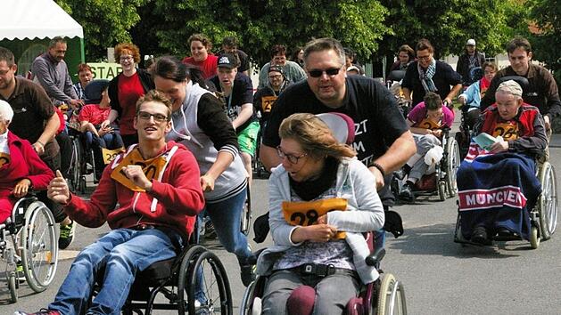 Start der Rollstuhlfahrer Foto: Ulrich Zetzmann