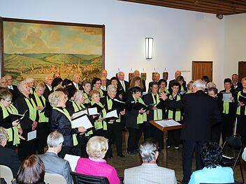 Zum 50. Bestehen des Frauenchors legte die Hammelburger Chorgemeinschaft eine vielbeachtete Gala mit zahlreichen Ehrengästen im Rathausremter auf.