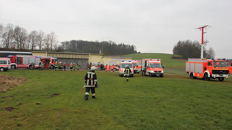 Ein Großaufgebot an Helfern aus Ober- und Unterfranken waren zur Unglücksstelle beordert worden.Foto: Ralf Kestel