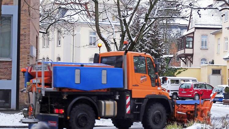Der Winterdienst des CEB hatte alle Kräfte im Einsatz. Neun Fahrzeuge versuchten die Straßen vom Schnee frei zu halten. Foto: Jochen Berger