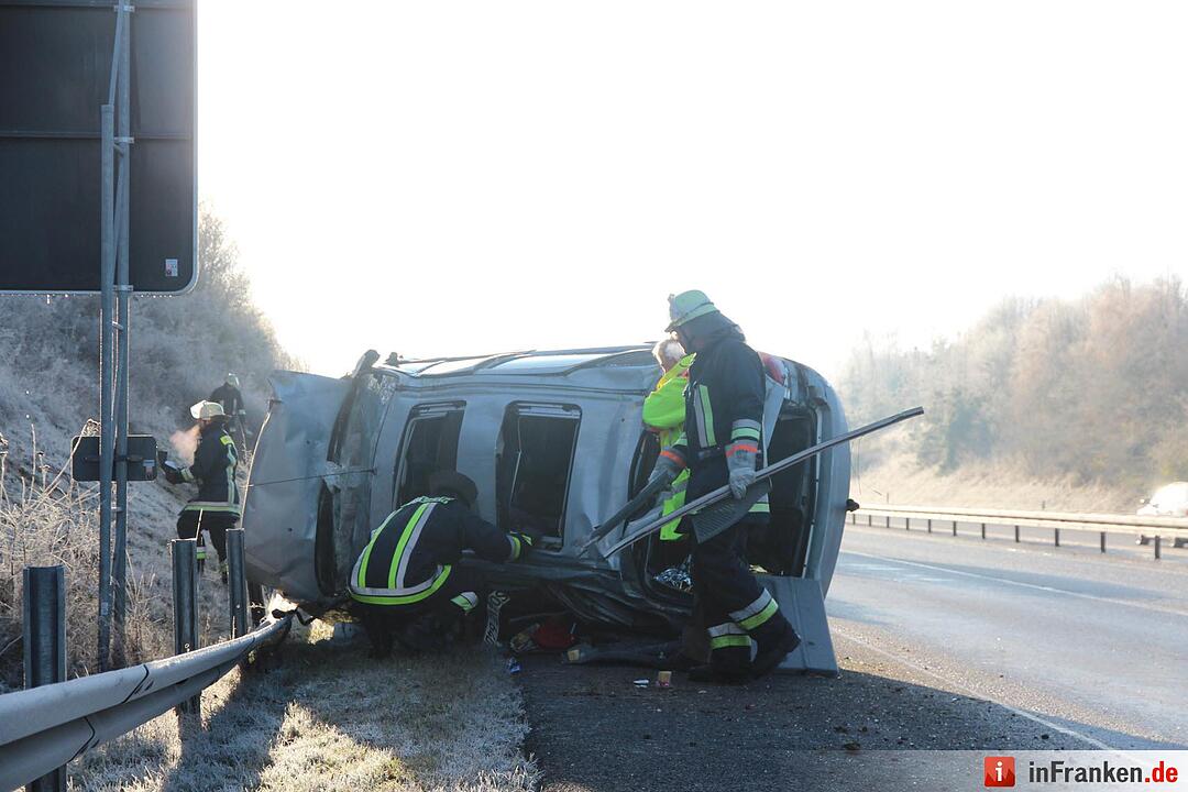 Betrunkene überschlägt sich mit Pkw auf A70