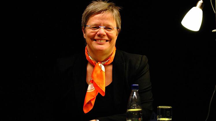 Friederike Schmöe stellte ihren neuen Krimi bei einer Lesung in Schorkendorf vor. Foto: Carolin Herrmann
