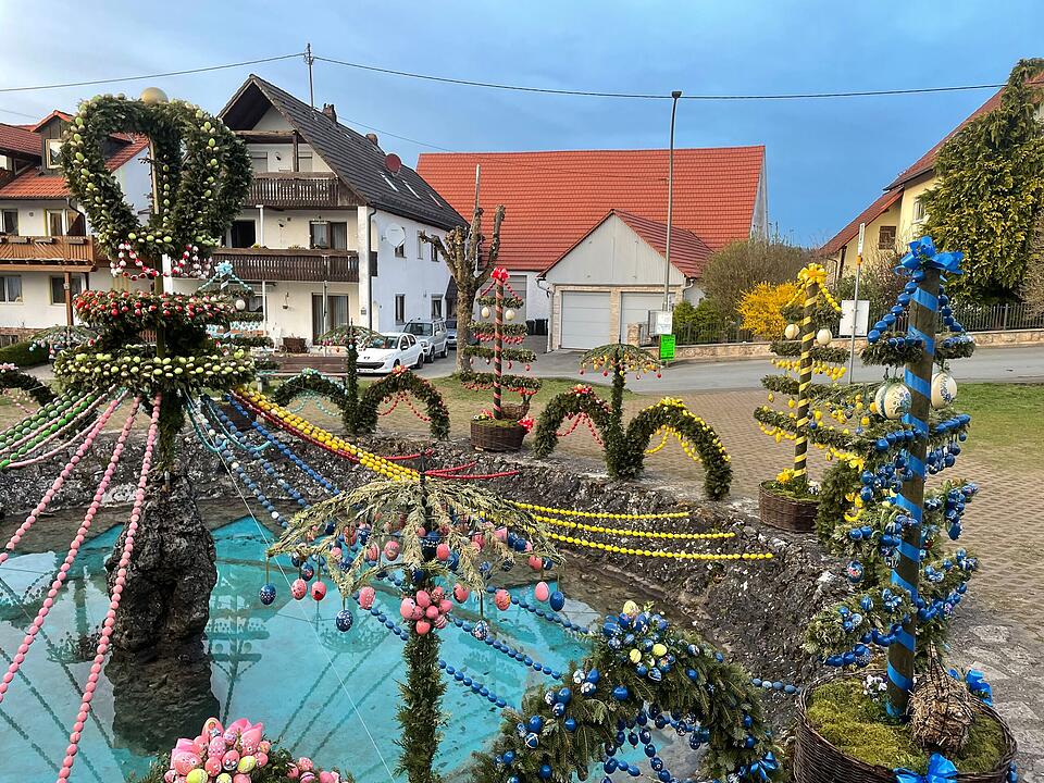 Osterbrunnen in der fränkischen Schweiz wieder geschmückt