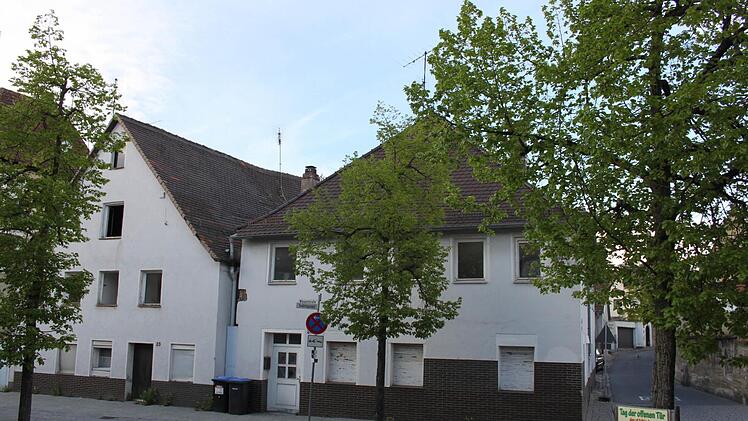 Diese beiden Häuser in der Wiesentstraße 23 und 25 werden weichen.  Foto: Roepert